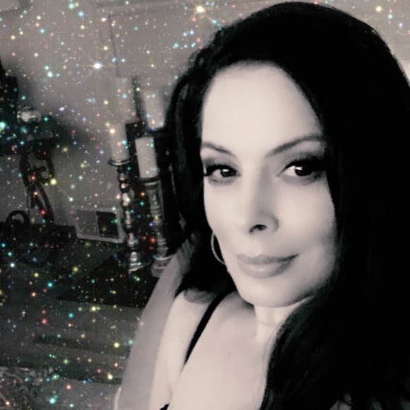 Meet your Posher, Tonia - Picture 2 of 2